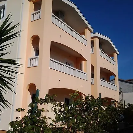 Raueiser Apartament Sućuraj